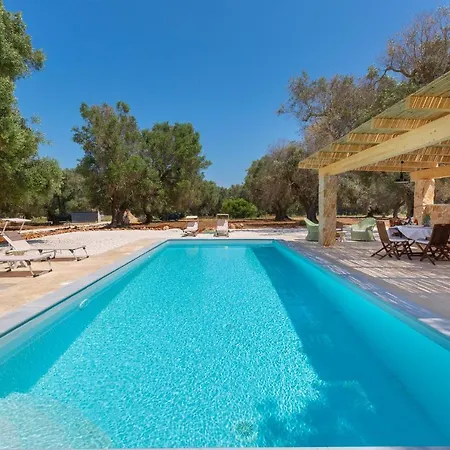 A Piedi Scalzi Nel Trullo By Perle Di Puglia Villa